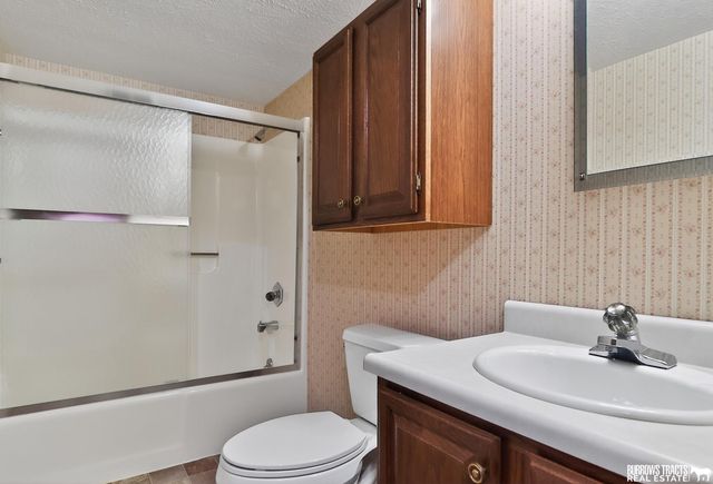 3739 S 77th Street, Lincoln, NE 68506