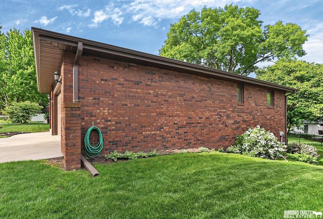 3739 S 77th Street, Lincoln, NE 68506
