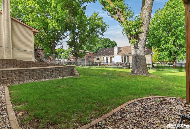 3739 S 77th Street, Lincoln, NE 68506
