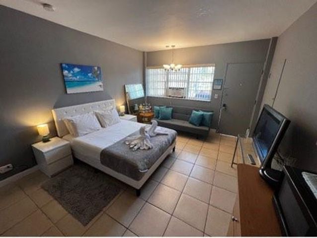 26 Diplomat Parkway, Hallandale, FL 33009
