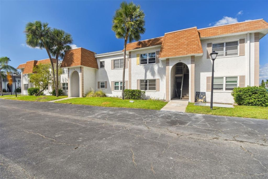 Image 1 of property listing at 345 S MCMULLEN BOOTH ROAD 142, Clearwater, FL 33759
