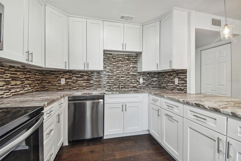 Image 40 of property listing at 345 S MCMULLEN BOOTH ROAD 142, Clearwater, FL 33759