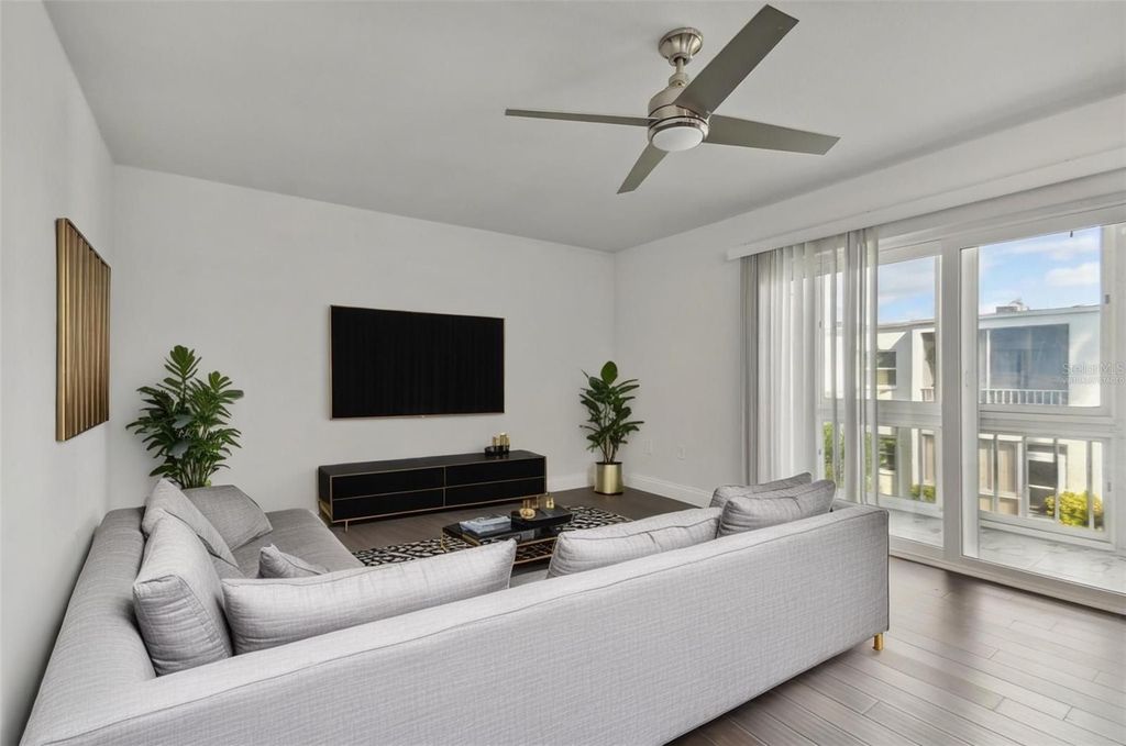 Image 5 of property listing at 345 S MCMULLEN BOOTH ROAD 142, Clearwater, FL 33759