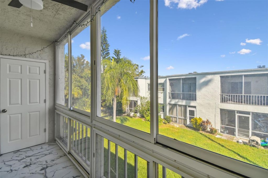 Image 10 of property listing at 345 S MCMULLEN BOOTH ROAD 142, Clearwater, FL 33759