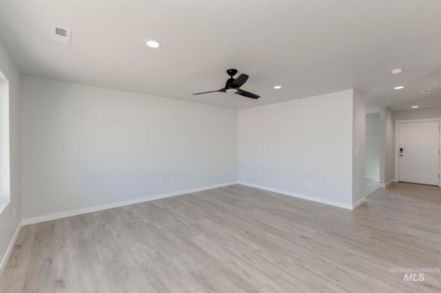 5302 E Burnte Peak St, Nampa, ID 83687