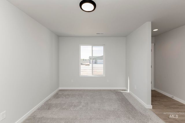 5302 E Burnte Peak St, Nampa, ID 83687