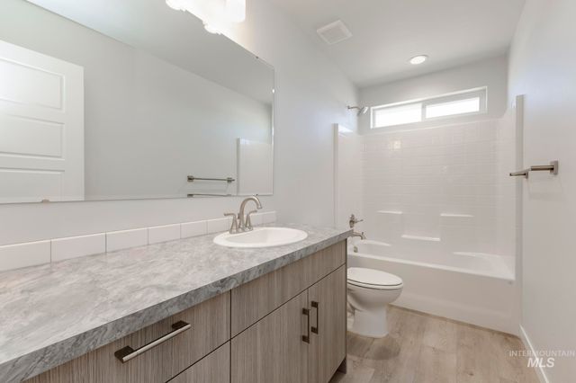 5302 E Burnte Peak St, Nampa, ID 83687
