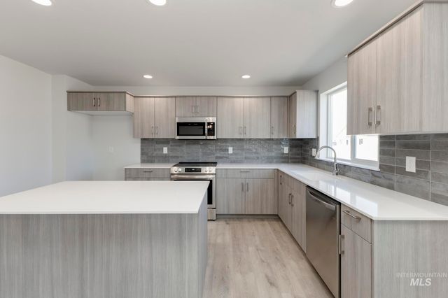 5302 E Burnte Peak St, Nampa, ID 83687