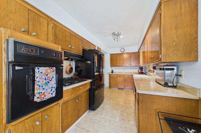 1731 Galtier Street, Roseville, MN 55113