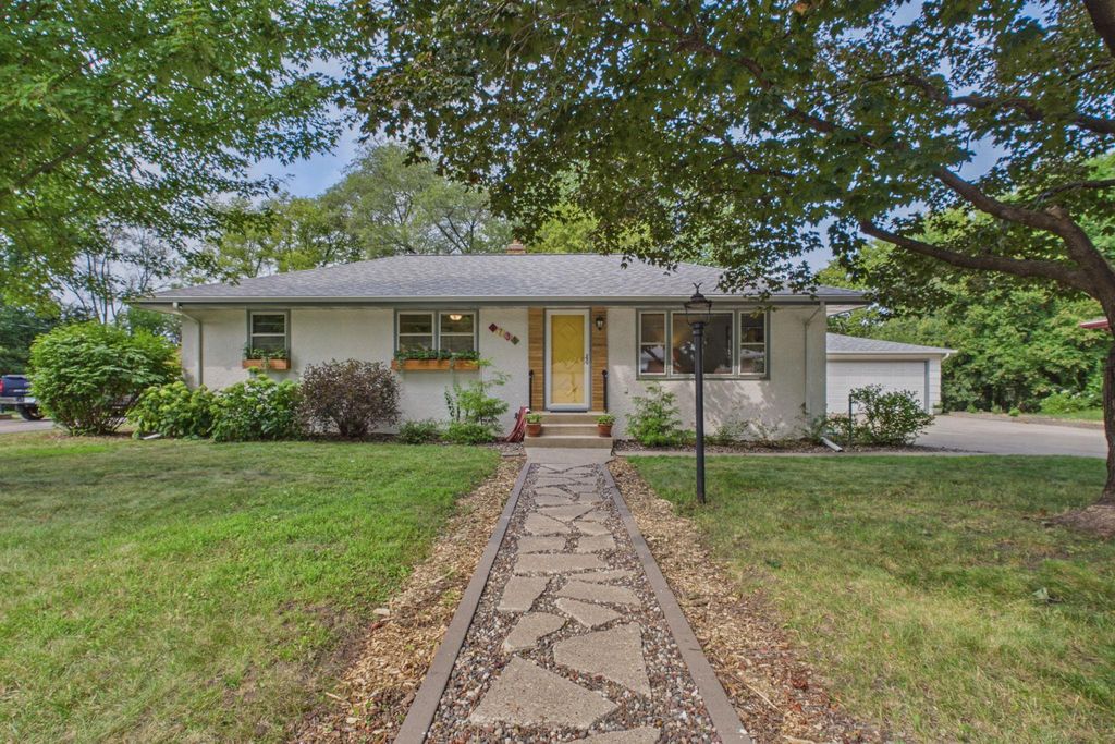 1731 Galtier Street, Roseville, MN 55113