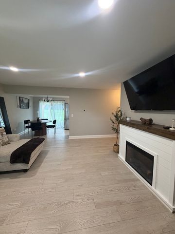 201 Fairwood Drive, Bolingbrook, IL 60440