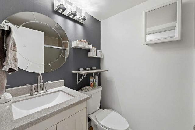 10015 Beverly Drive 205, Skokie, IL 60076