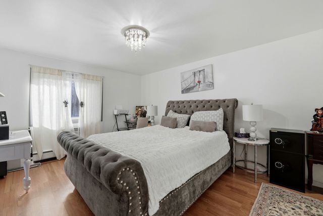 10015 Beverly Drive 205, Skokie, IL 60076