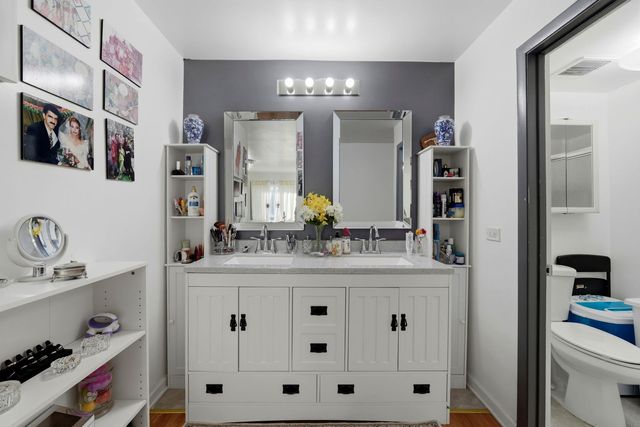 10015 Beverly Drive 205, Skokie, IL 60076