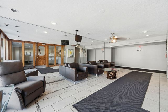 10015 Beverly Drive 205, Skokie, IL 60076