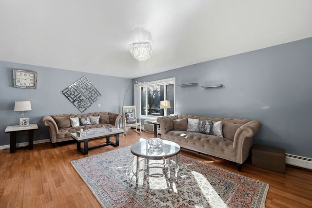 10015 Beverly Drive 205, Skokie, IL 60076