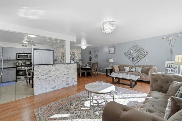 10015 Beverly Drive 205, Skokie, IL 60076