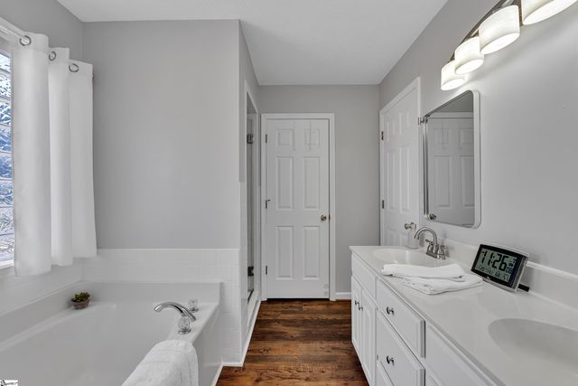 4 Brooke Lee Circle, Taylors, SC 29687