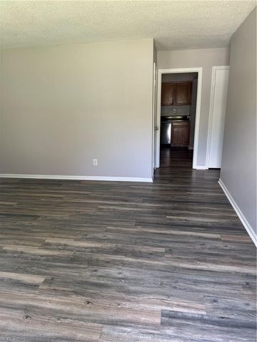 4248 Buckeye CT, Virginia Beach, VA 23462