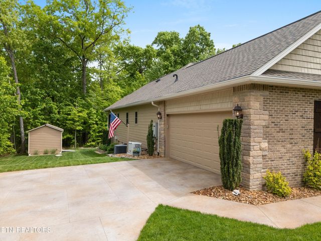 18 Cedar Ridge Circle, Crossville, TN 38558