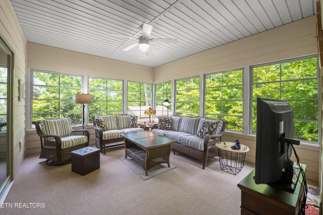 18 Cedar Ridge Circle, Crossville, TN 38558