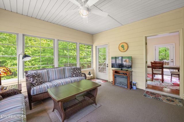 18 Cedar Ridge Circle, Crossville, TN 38558