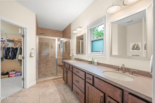 18 Cedar Ridge Circle, Crossville, TN 38558