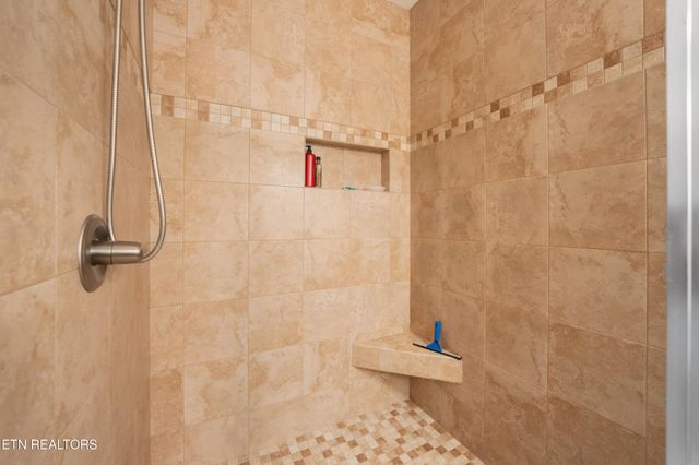 18 Cedar Ridge Circle, Crossville, TN 38558