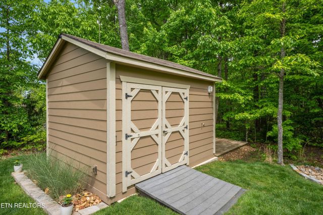 18 Cedar Ridge Circle, Crossville, TN 38558