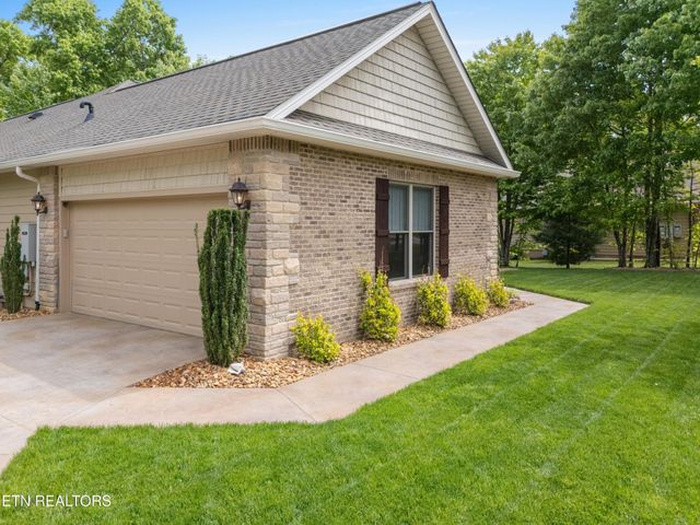 18 Cedar Ridge Circle, Crossville, TN 38558