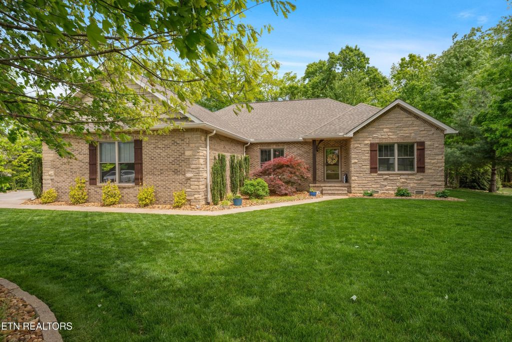 18 Cedar Ridge Circle, Crossville, TN 38558