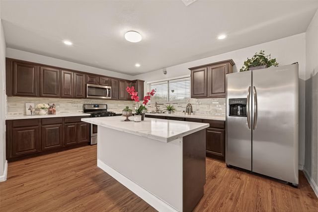 10 Ferguson Street, Baytown, TX 77520