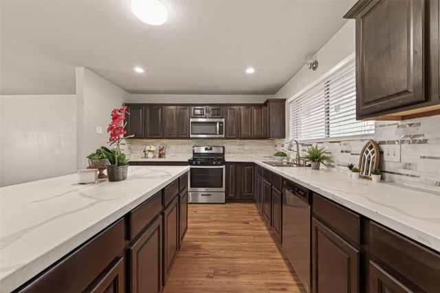 10 Ferguson Street, Baytown, TX 77520