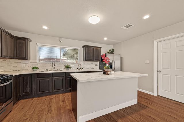 10 Ferguson Street, Baytown, TX 77520