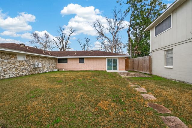 10 Ferguson Street, Baytown, TX 77520