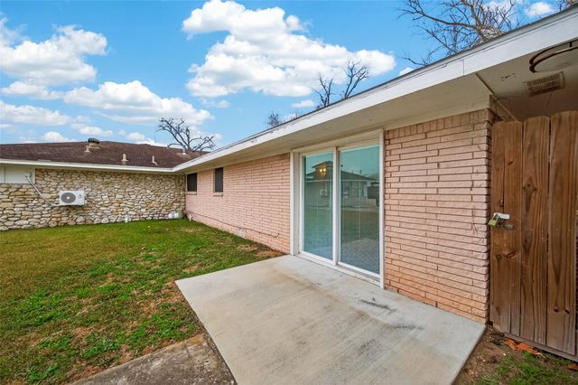 10 Ferguson Street, Baytown, TX 77520