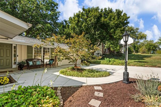 12150 Lake Meade Drive, St Louis, MO 63146