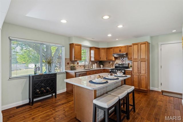 12150 Lake Meade Drive, St Louis, MO 63146