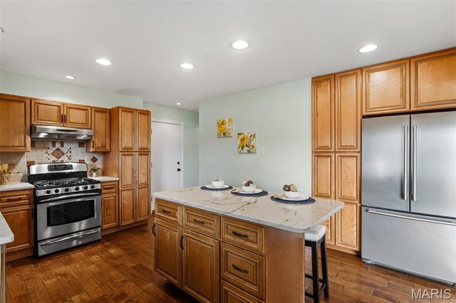 12150 Lake Meade Drive, St Louis, MO 63146