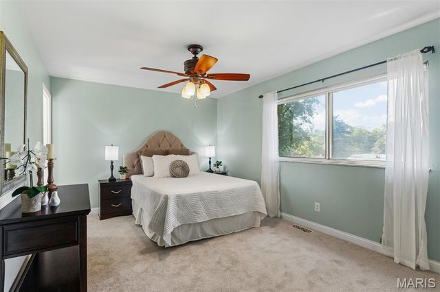 12150 Lake Meade Drive, St Louis, MO 63146