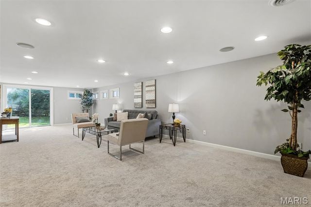 12150 Lake Meade Drive, St Louis, MO 63146