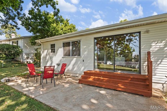 12150 Lake Meade Drive, St Louis, MO 63146