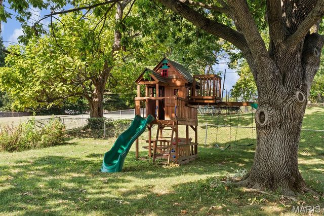 12150 Lake Meade Drive, St Louis, MO 63146