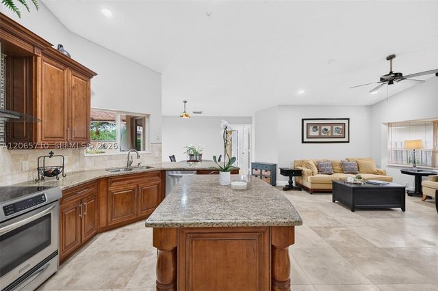 581 NW 110th Ave, Plantation, FL 33324