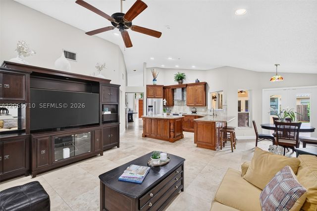 581 NW 110th Ave, Plantation, FL 33324