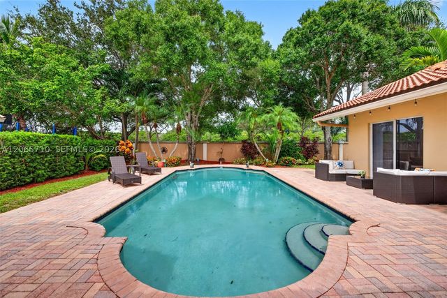 581 NW 110th Ave, Plantation, FL 33324