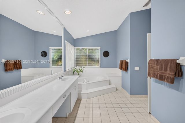 581 NW 110th Ave, Plantation, FL 33324