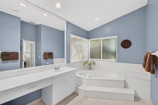 581 NW 110th Ave, Plantation, FL 33324