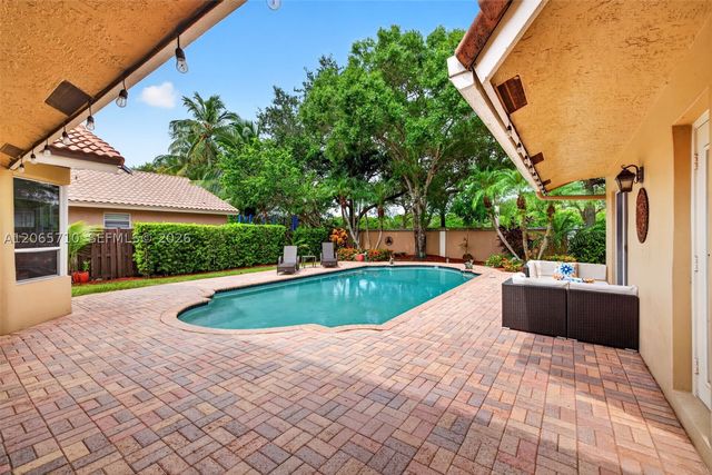 581 NW 110th Ave, Plantation, FL 33324