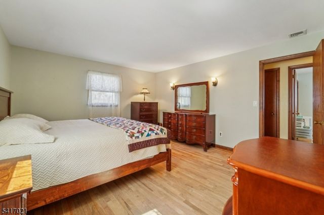 8 Nimbus Dr, Vernon Twp., NJ 07462